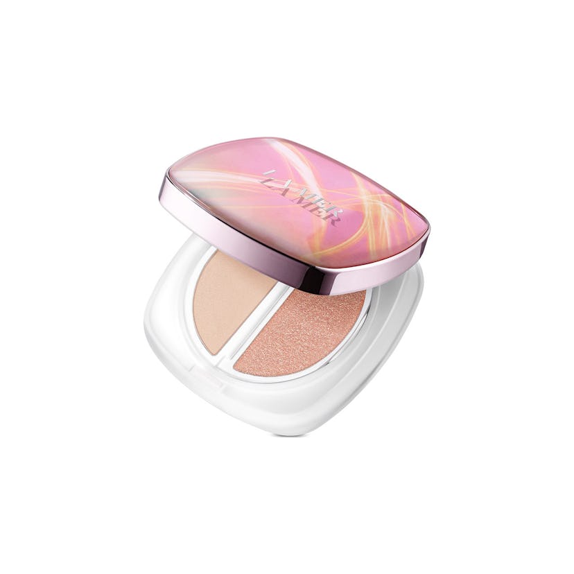 The new Glow Highlighter from La Mer holiday 2019 collection