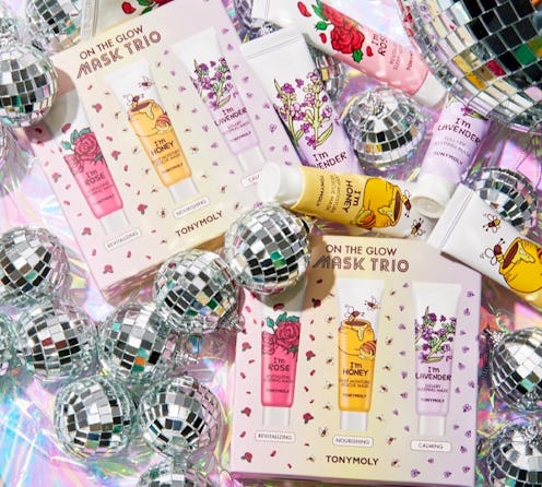 Treat your beauty-obsessed loved ones to luxe beauty gifts under $25 this holiday.