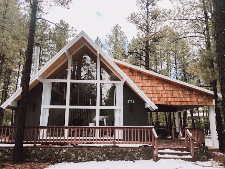 A luxury cabin in Navajo County, Arizona can fit multiple couples for a weekend.