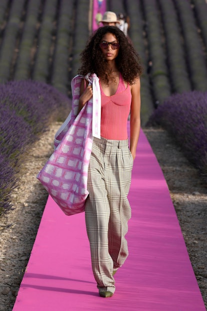 The 7 Best Bag Trends For Grow Up Women In 2020 - Elle Muse