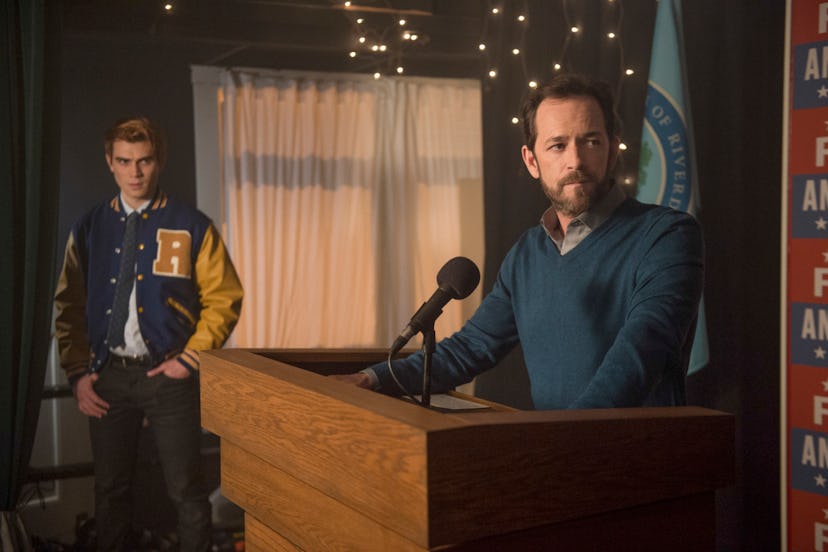 Luke Perry and KJ Apa in Riverdale as Archie and Fred Andrews.
