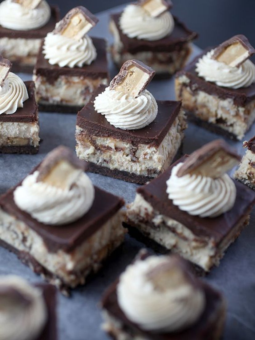 Things To Make With Leftover Halloween Candy, Peanut Butter Snickers Cheesecake Bars 