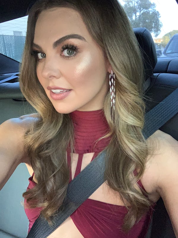 Hannah Brown shows off her red carpet look for the People's Choice Awards.