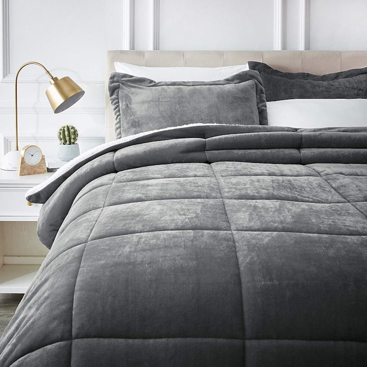 AmazonBasics Ultra-Soft Sherpa Comforter Bed Set