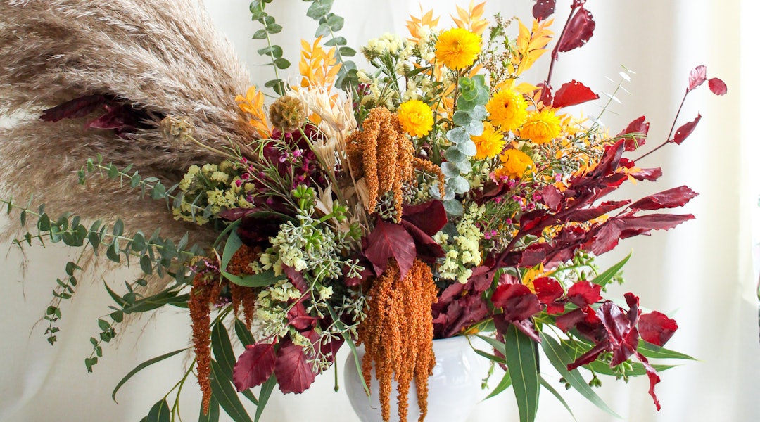 7 Floral Arrangements For Fall Dinner Parties That Take Your Table To The Next Level