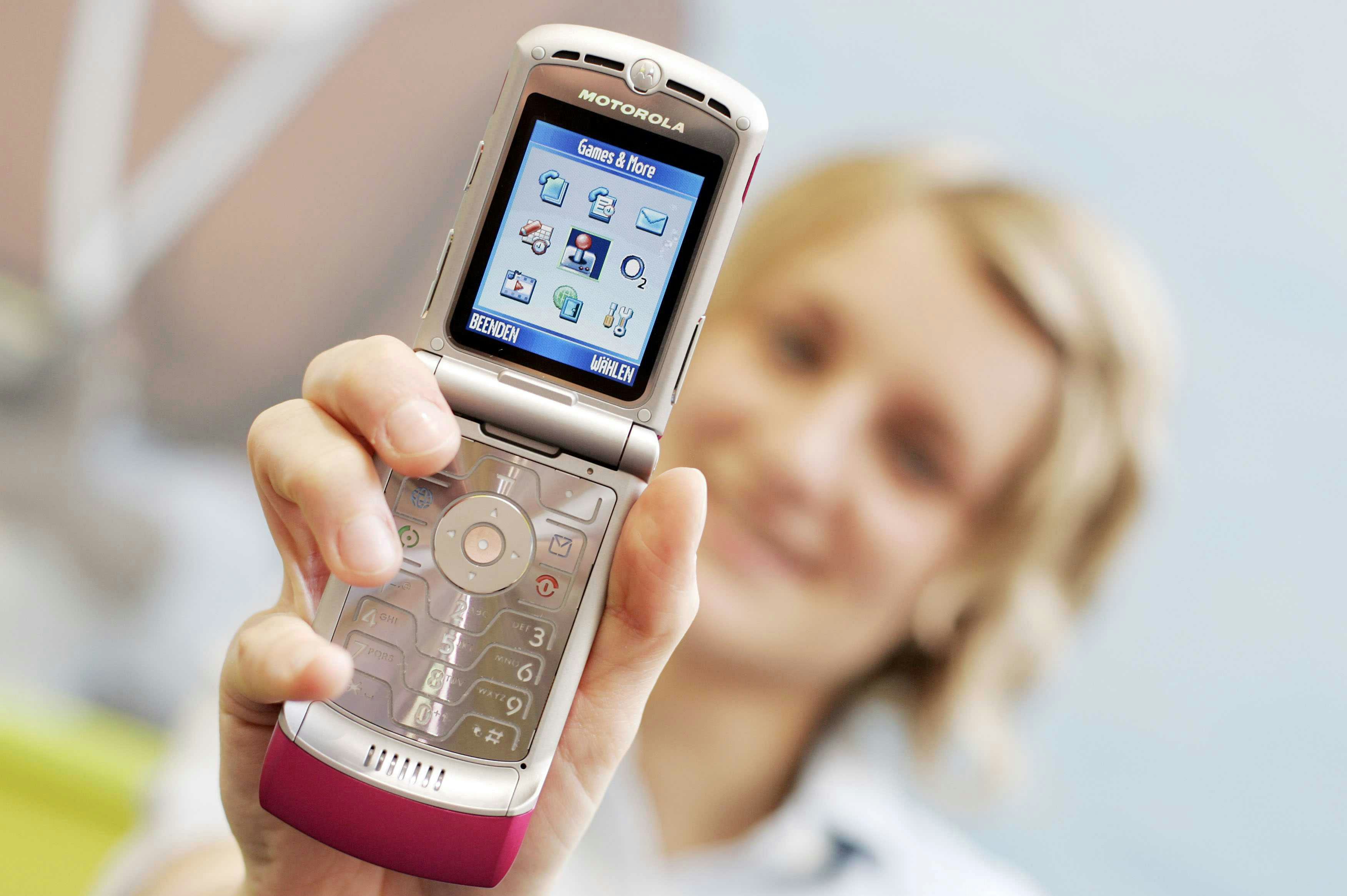 The Motorola Razr Flip Phone Is Back In 2020 With An All New Look   Ecb0da2e 17b1 4621 94f4 6e95951a6963 Shutterstock Editorial 578073c 