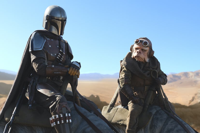 Pedro Pascal an Nick Nolte on Blurrgs in The Mandalorian.