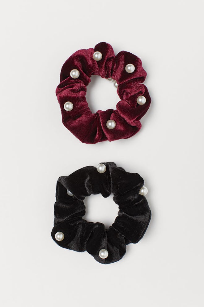 2-pack velour scrunchies