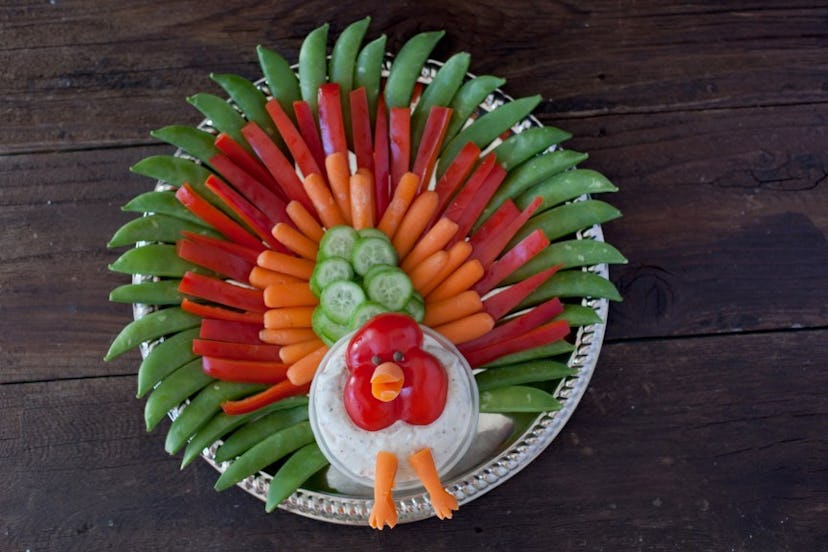 Easy Thanksgiving dishes; a veggie platter laid out to look like a turkey