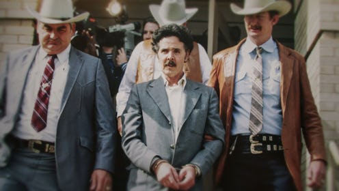 Henry Lee Lucas being escorted by Ranger Bob Prince and task force.