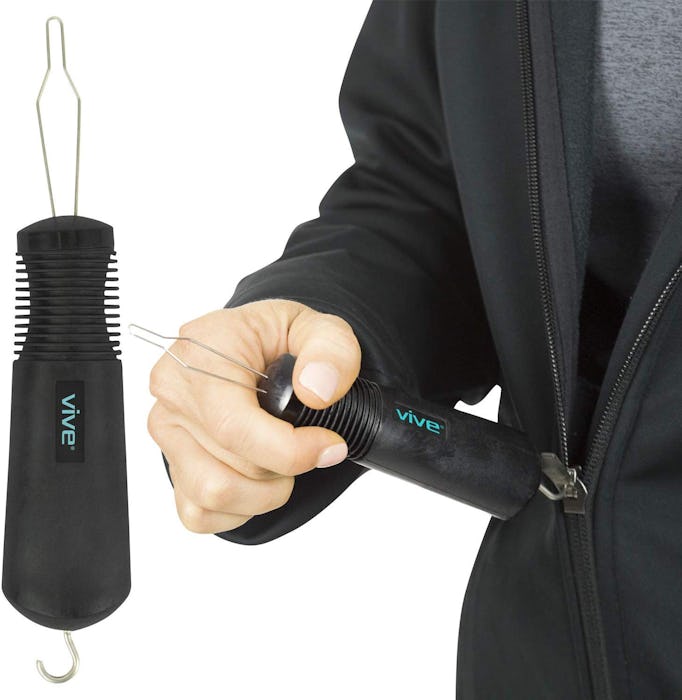 Vive Button Hook