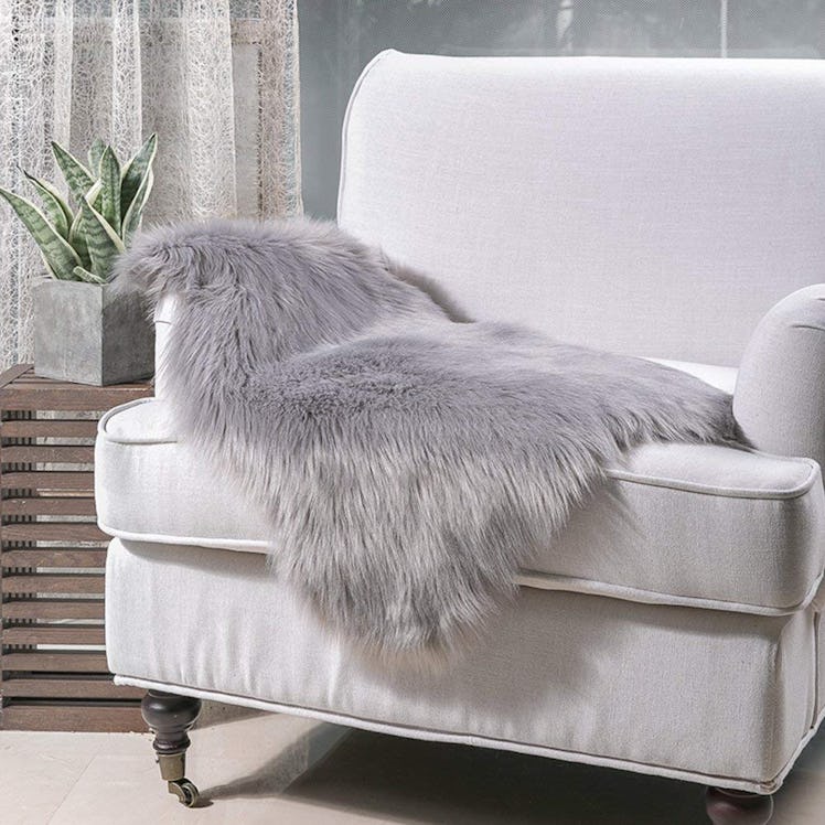 Noahas Faux Fur Seat Cushion