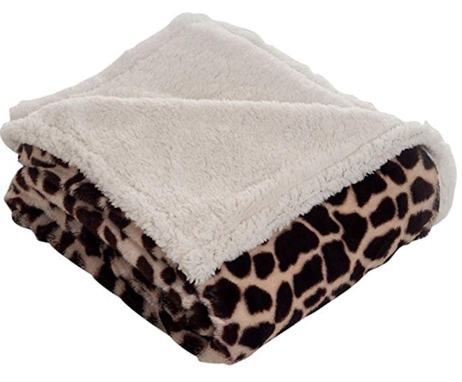 Lavish Home Throw Blanket, Fleece/Sherpa, Giraffe