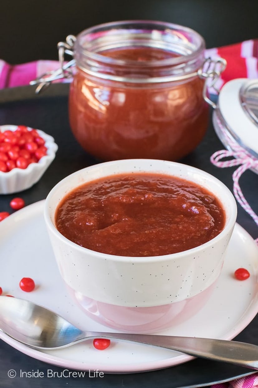 Thanksgiving Desserts: Crock-Pot Cinnamon Strawberry Applesauce