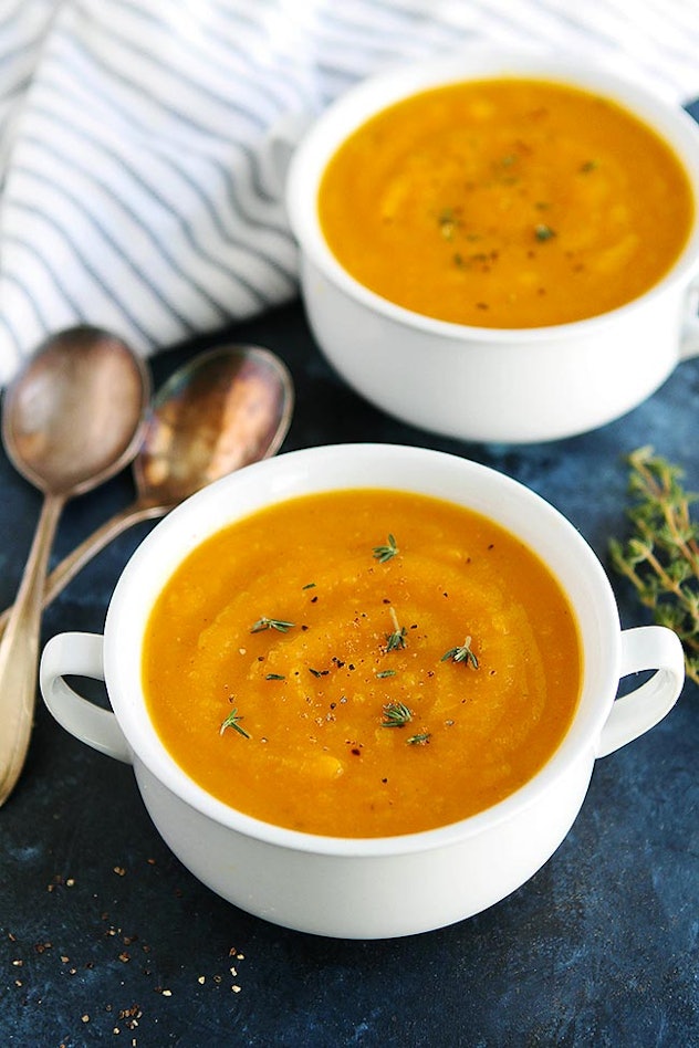 Instant Pot Butternut Squash Soup is perfect for taking to Friendsgiving 2019. 