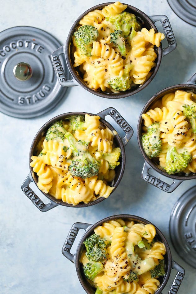 macaroni and cheese in mini crocks. 