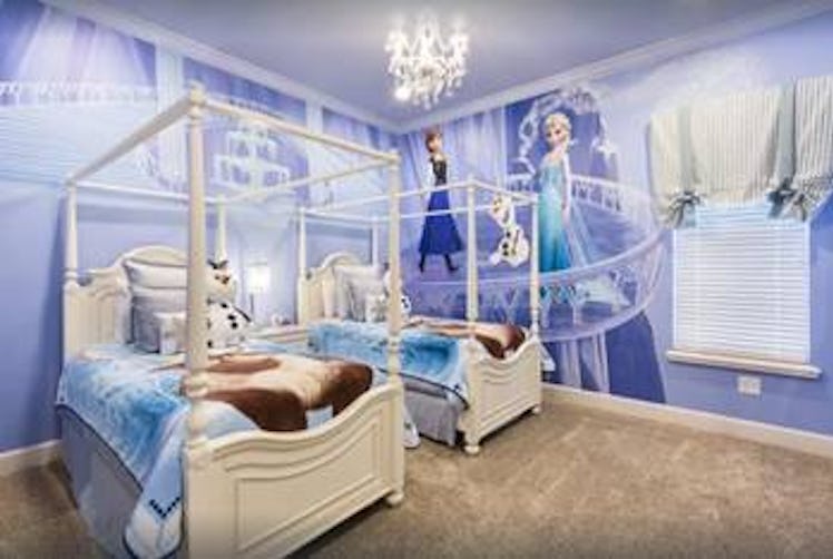 'Frozen' bedroom lets you sleep in style