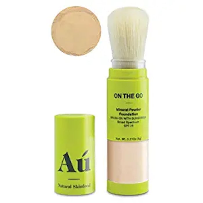 AÚ NATURAL SKINFOOD On the Go Mineral Powder Brush-On Sunscreen (Light) Broad Spectrum SPF 25