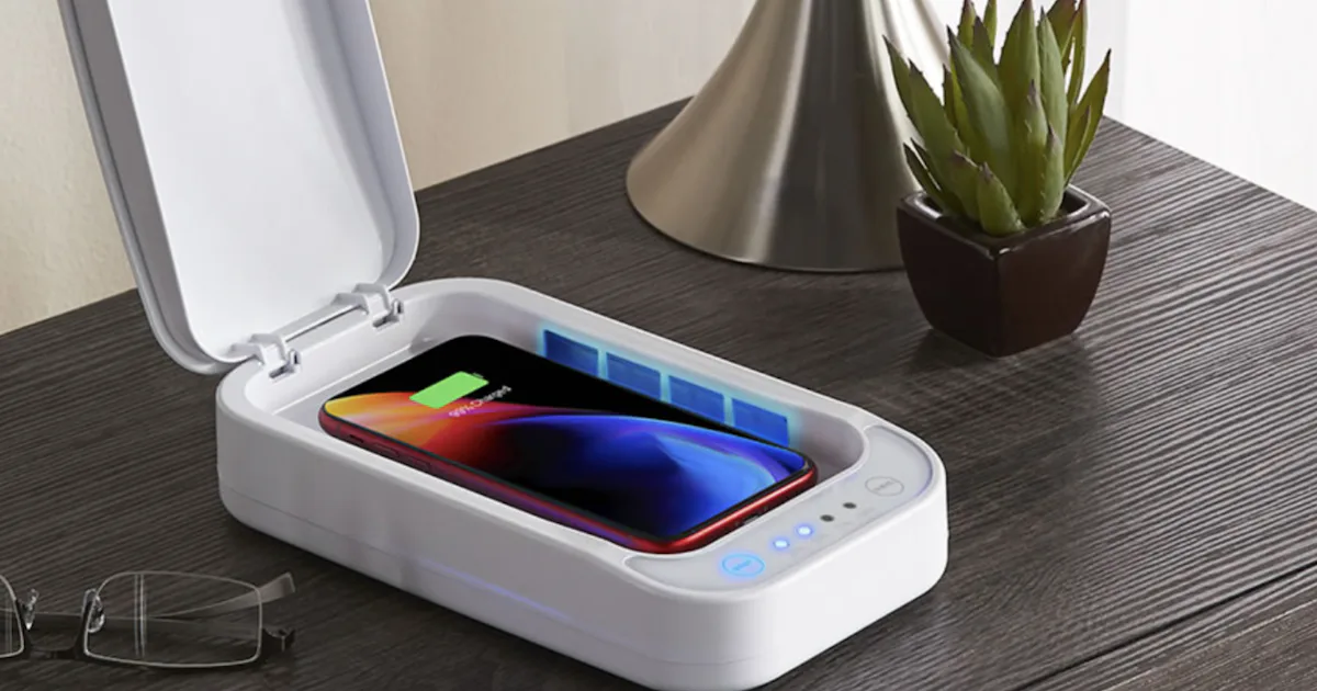 This Phone Sanitizer Uses UV Light To Clean It In 10 Minutes