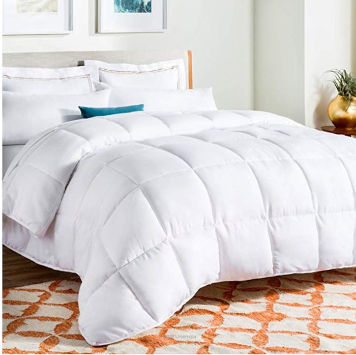 LINENSPA All-Season White Down Alternative Quilted Comforter