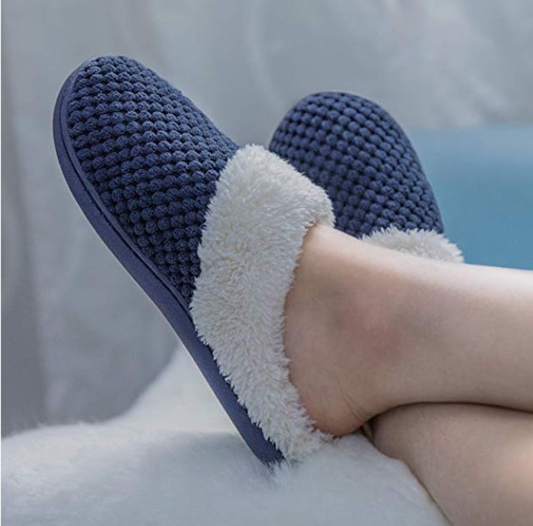 ULTRAIDEAS Fleece Memory Foam Slippers