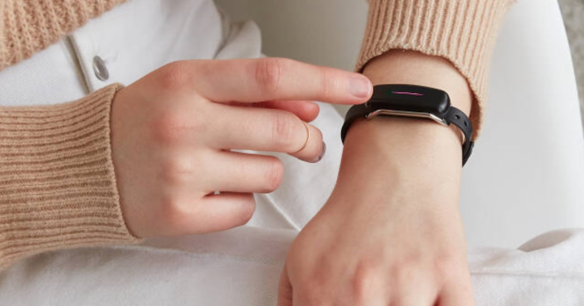 Distance sales bracelet vibrate