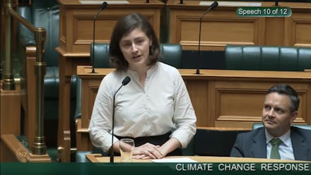 Chlöe Swarbrick speaking in front of New Zealand parliament.