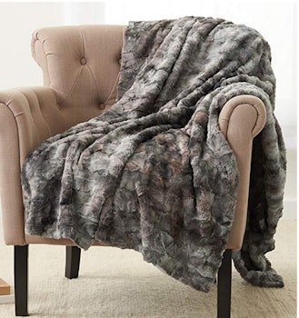 Pinzon Faux Fur Throw Blanket