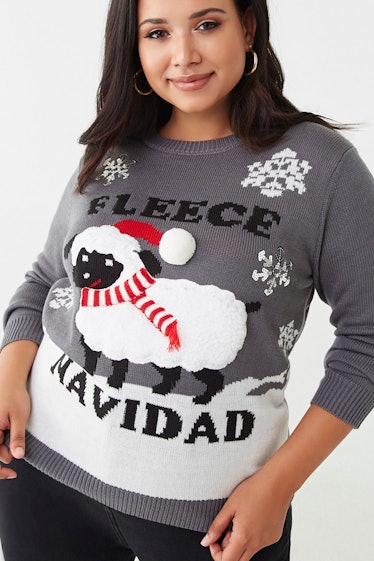 Plus Size Fleece Navidad Graphic Sweater
