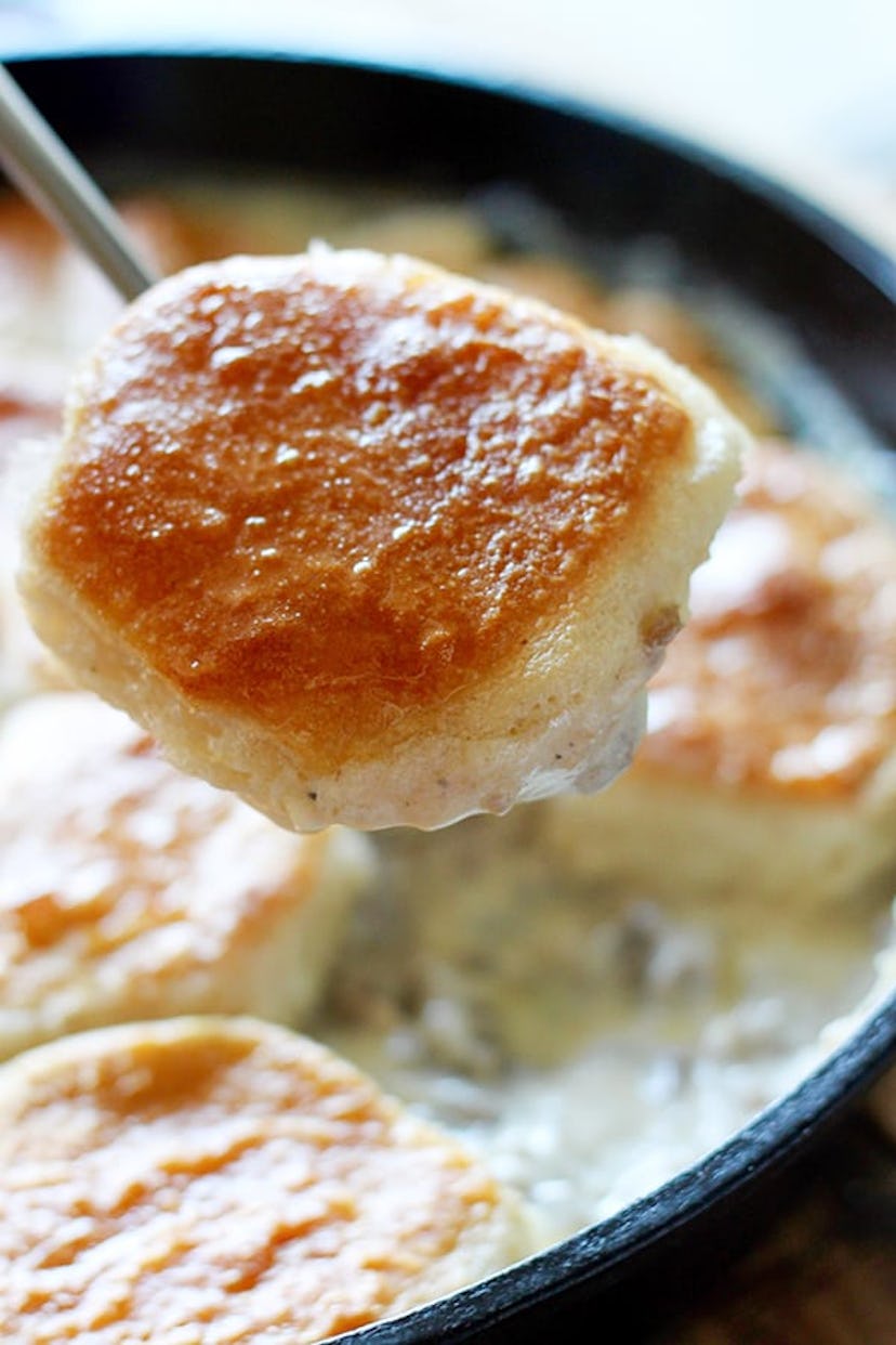 One-Pot Biscuits and Gravy is a one-pot breakfast meal that kids will love.