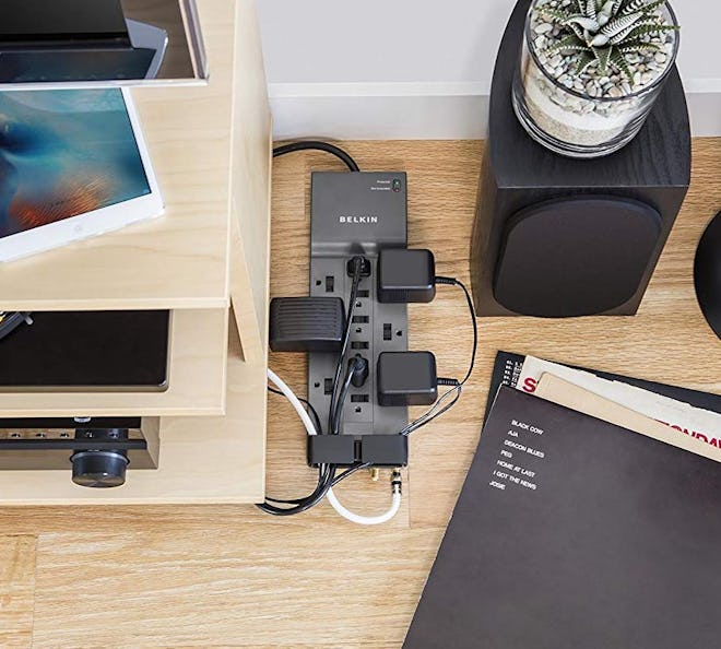 Belkin 12-Outlet Power Strip 