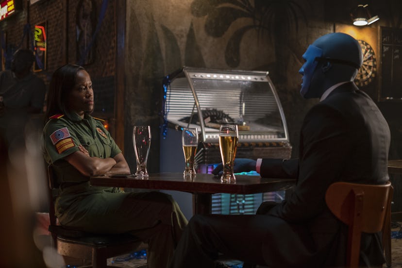 Regina King as Angela Abar and Yahya Abdul-Mateen II as Doctor Manhattan in Watchmen