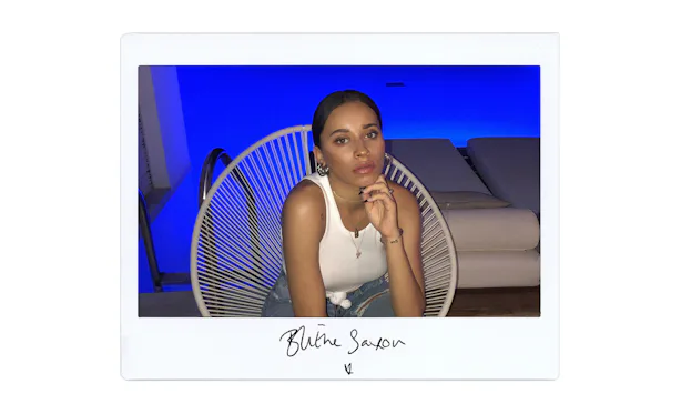 Singer-Songwriter Blithe Takes On The Bustle Booth