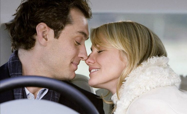 Amanda and Graham lean in for a kiss in 'The Holiday.'