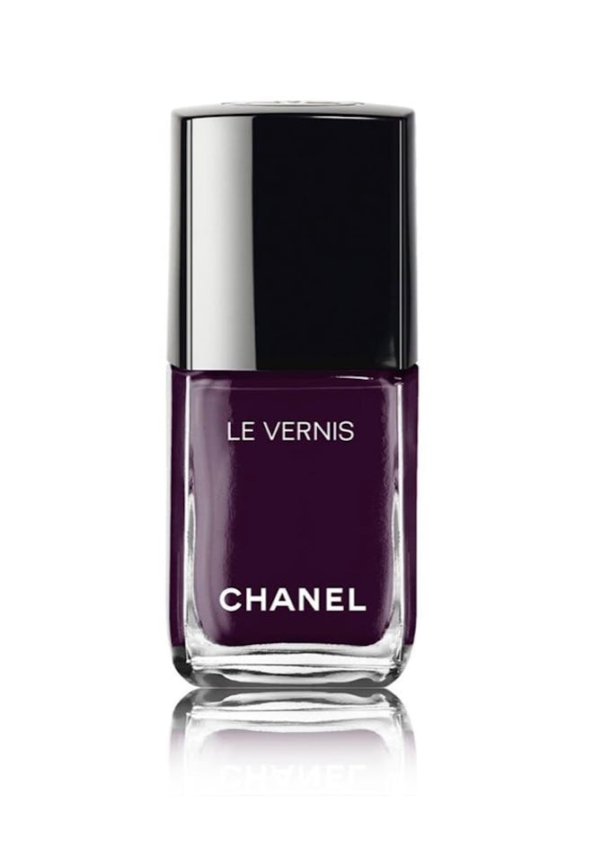 Le Vernis Longwear Nail Colour in Prune Dramatique 