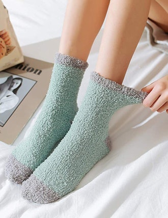 TOCONFFON Fluffy Socks (5 Pairs)