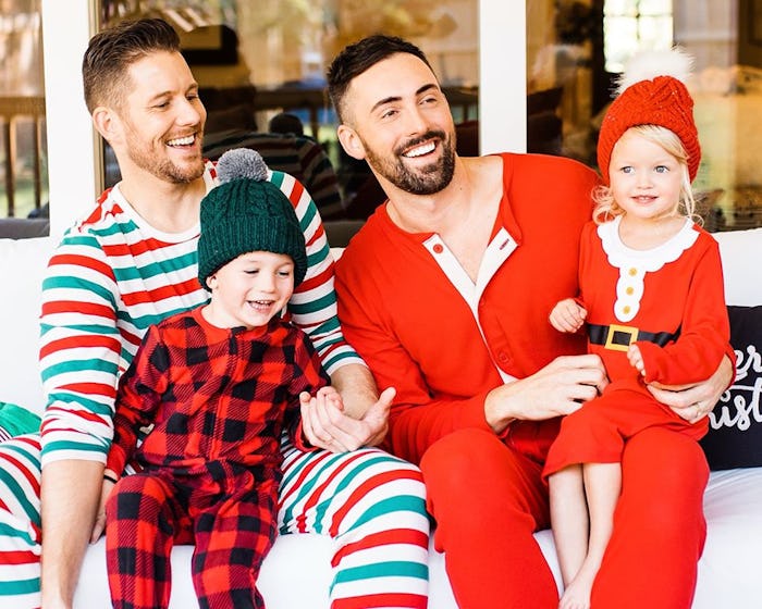 Old Navy has a new ad featuring two dads with their kids getting ready for Christmas. 
