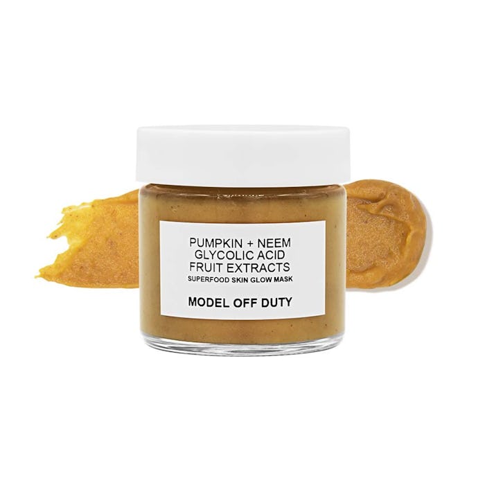 Model off Duty Beauty Superfood Skin Glow Mask