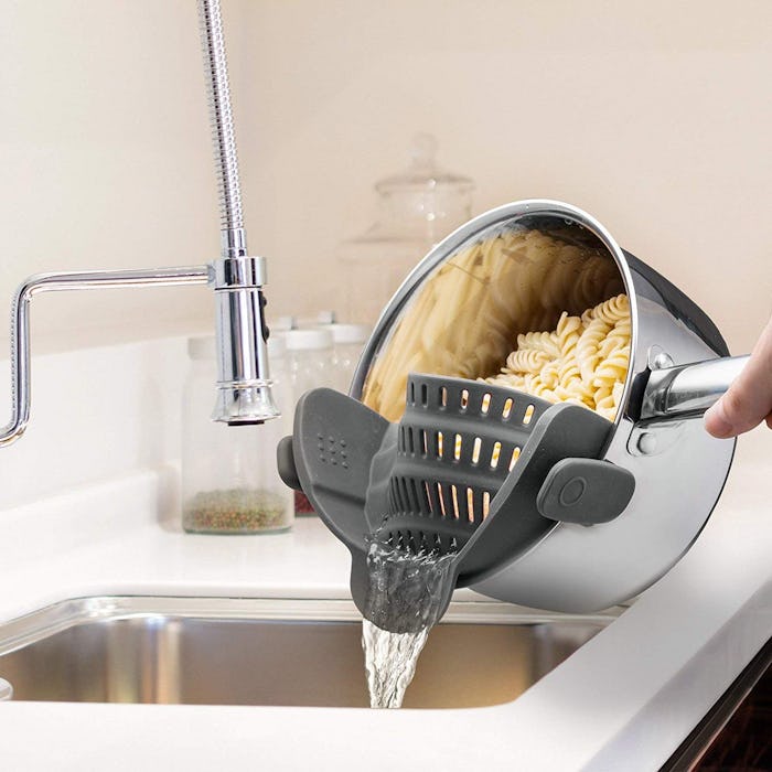 Kitchen Gizmo Snap N Strain Strainer