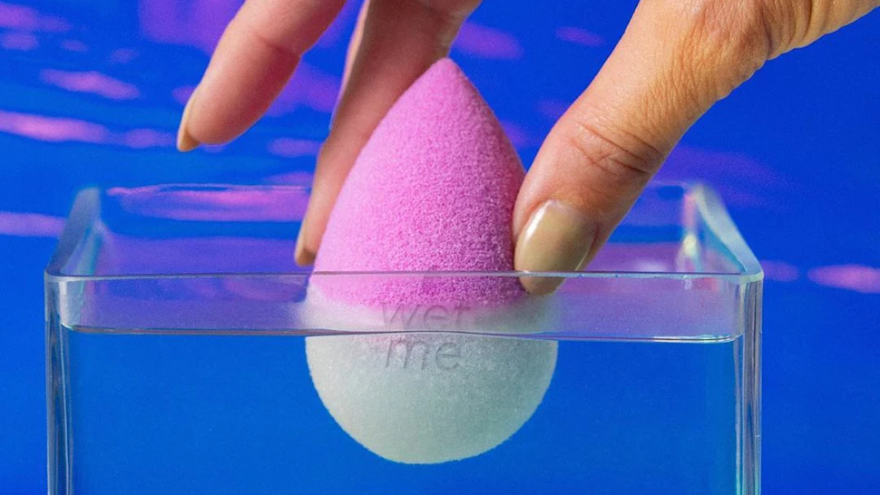 Color Change Sponge BeautyBlender's Color Changing Sponge Means You'll Never Forget to Wet ...