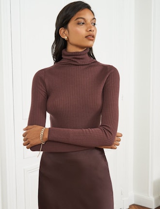 12 Minimalist Holiday Party Outfits To Try If Festive Dressing Isn't Your  Thing