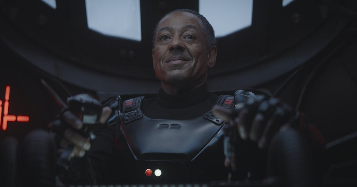 The Darksaber In 'The Mandalorian' Is The Stuff Of Jedi & Mandalore Legend