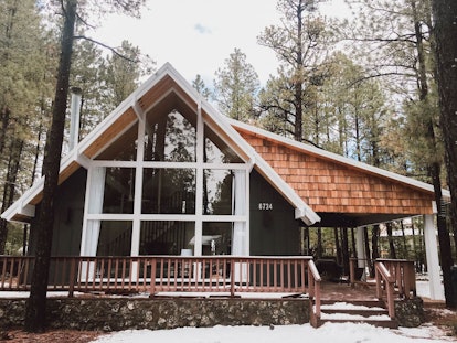 The 1975 luxury cabin on Airbnb is the perfect place to stay during a winter trip to Pinetop-Lakesid...