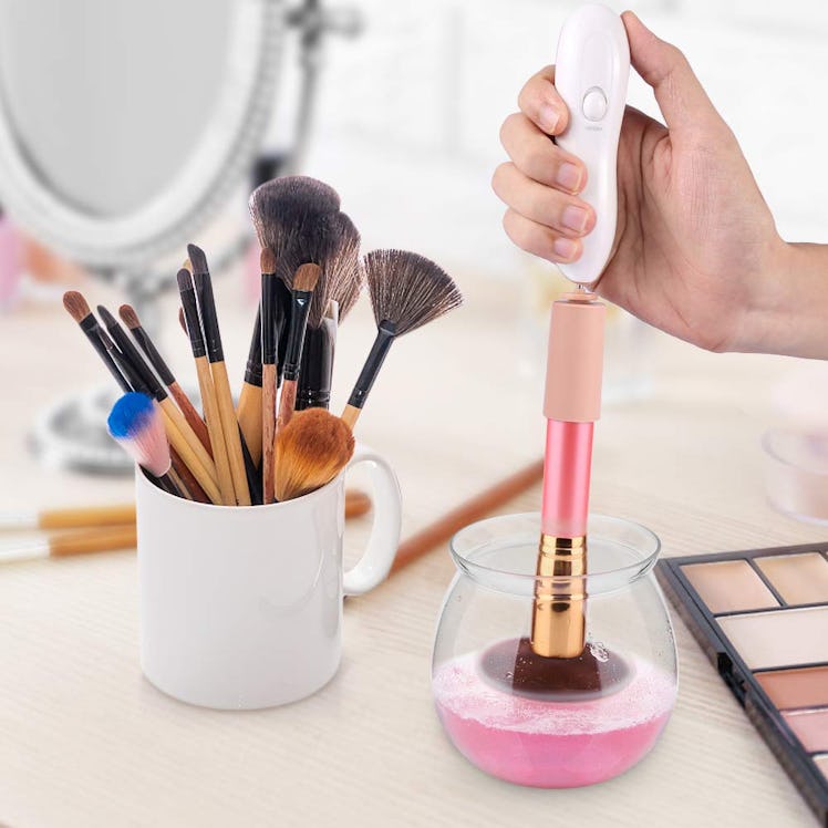 LARMHOI Makeup Brush Cleaner