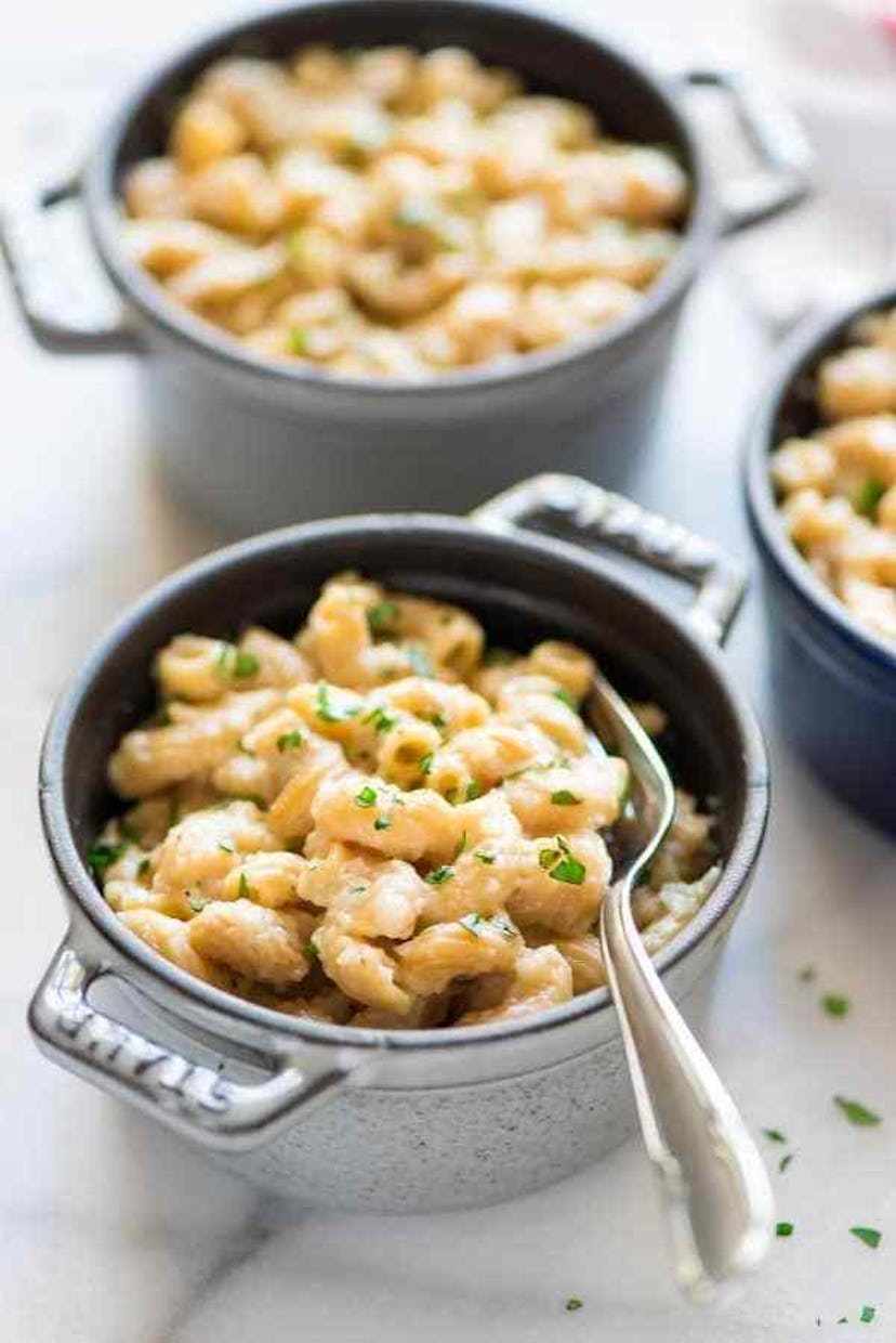 metal mini pots of macaroni and cheese garnished with shredded parsley