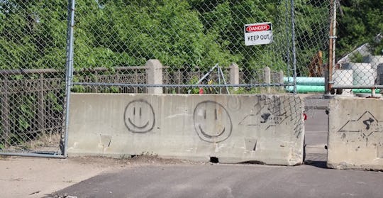 What Is The Smiley Face Killers Theory Oxygen S New Docuseries Investigates A Series Of Unsolved Drownings