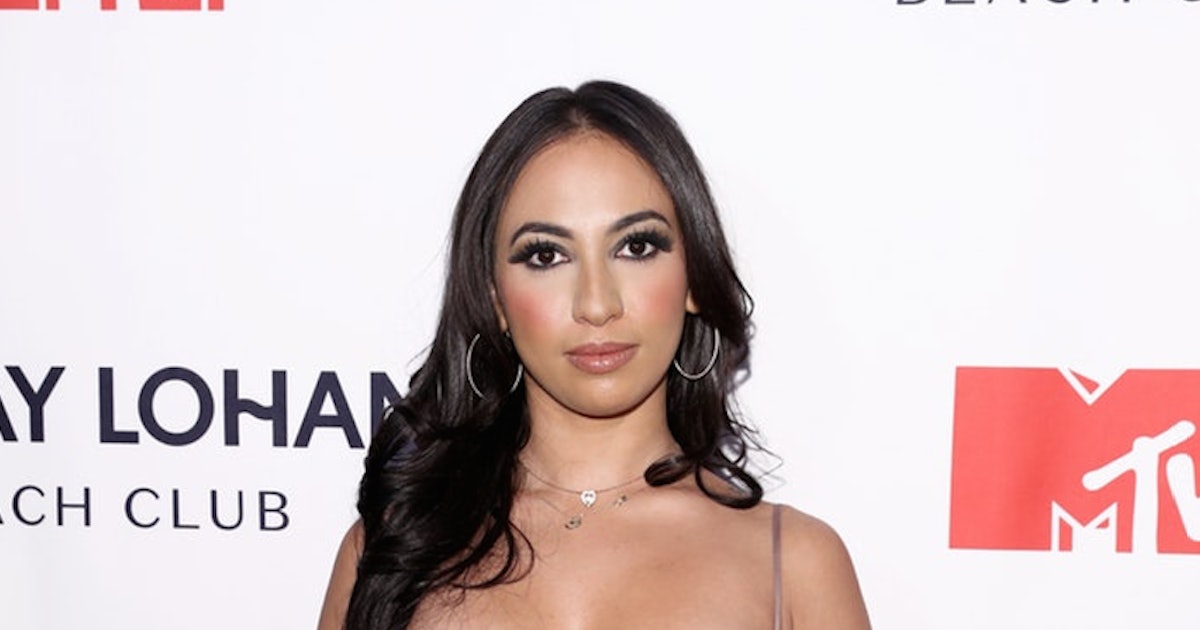 May S Tweets About Lindsay Lohan S Beach Club Show She