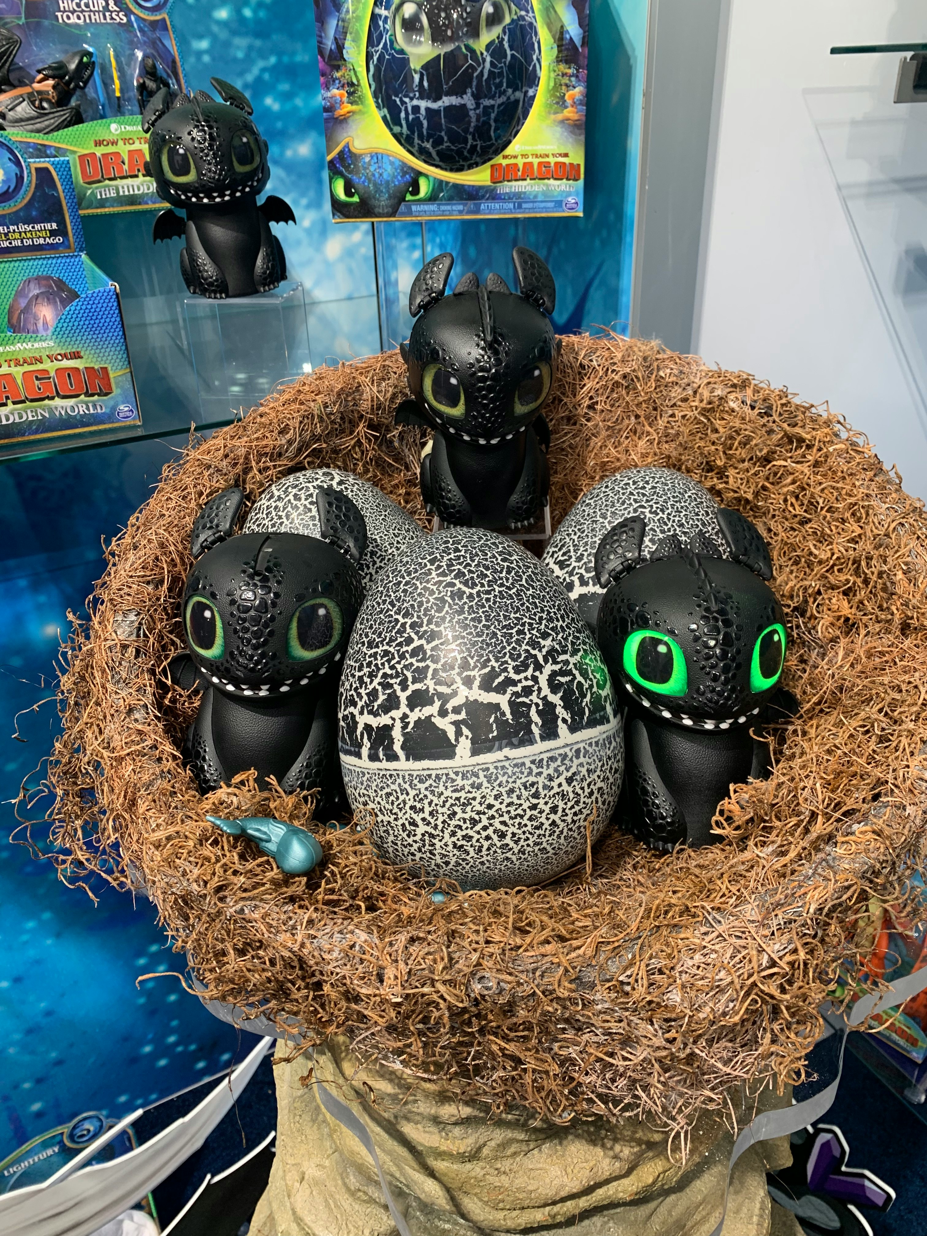 hatching toothless dragon
