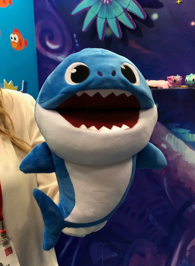 Baby Shark Fast N' Slow Singing Puppets
