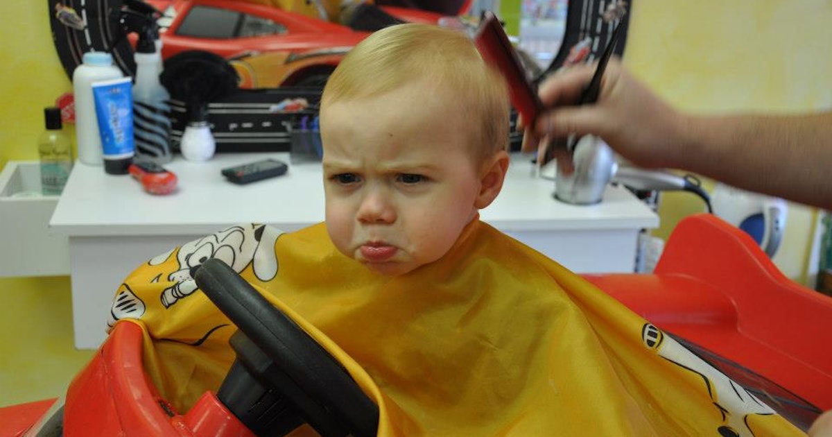 7 Ways To Help Your Kid Stay Still For A Haircut (& 4 Ways That Never Work)